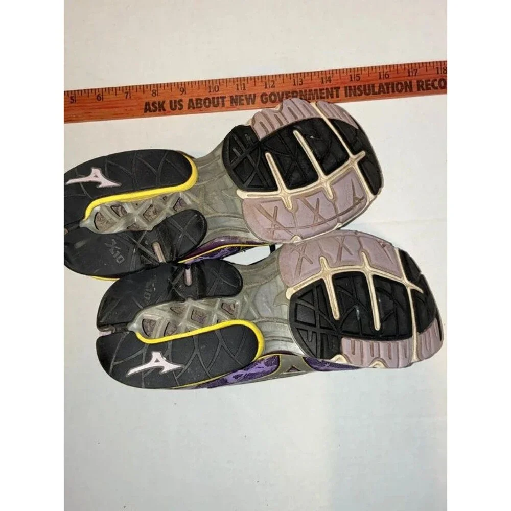 Mizuno woman’s 7.5 running sneakers